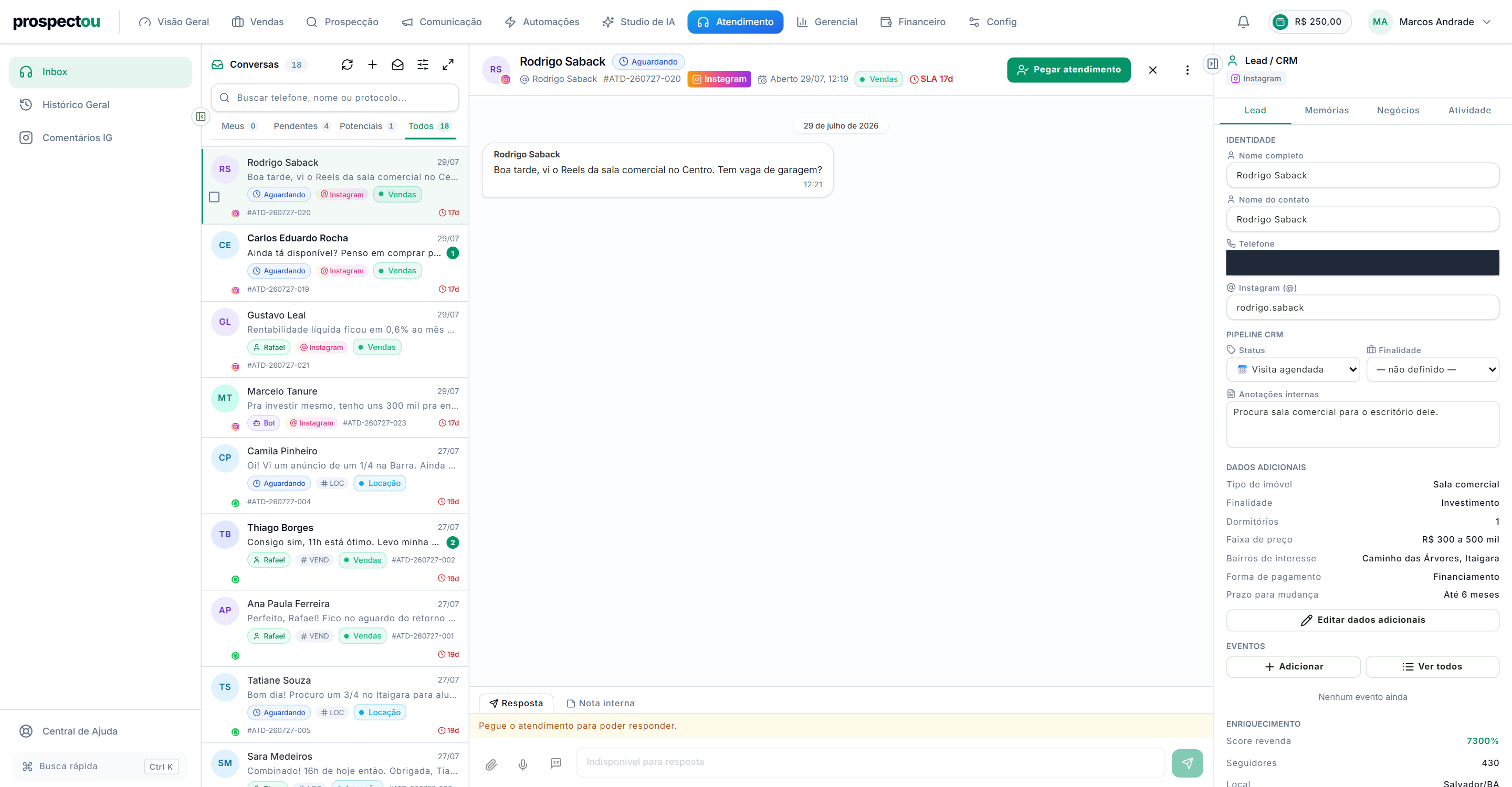 Conversa aberta no Atendimento, com o cabeçalho mostrando protocolo, canal, departamento e SLA