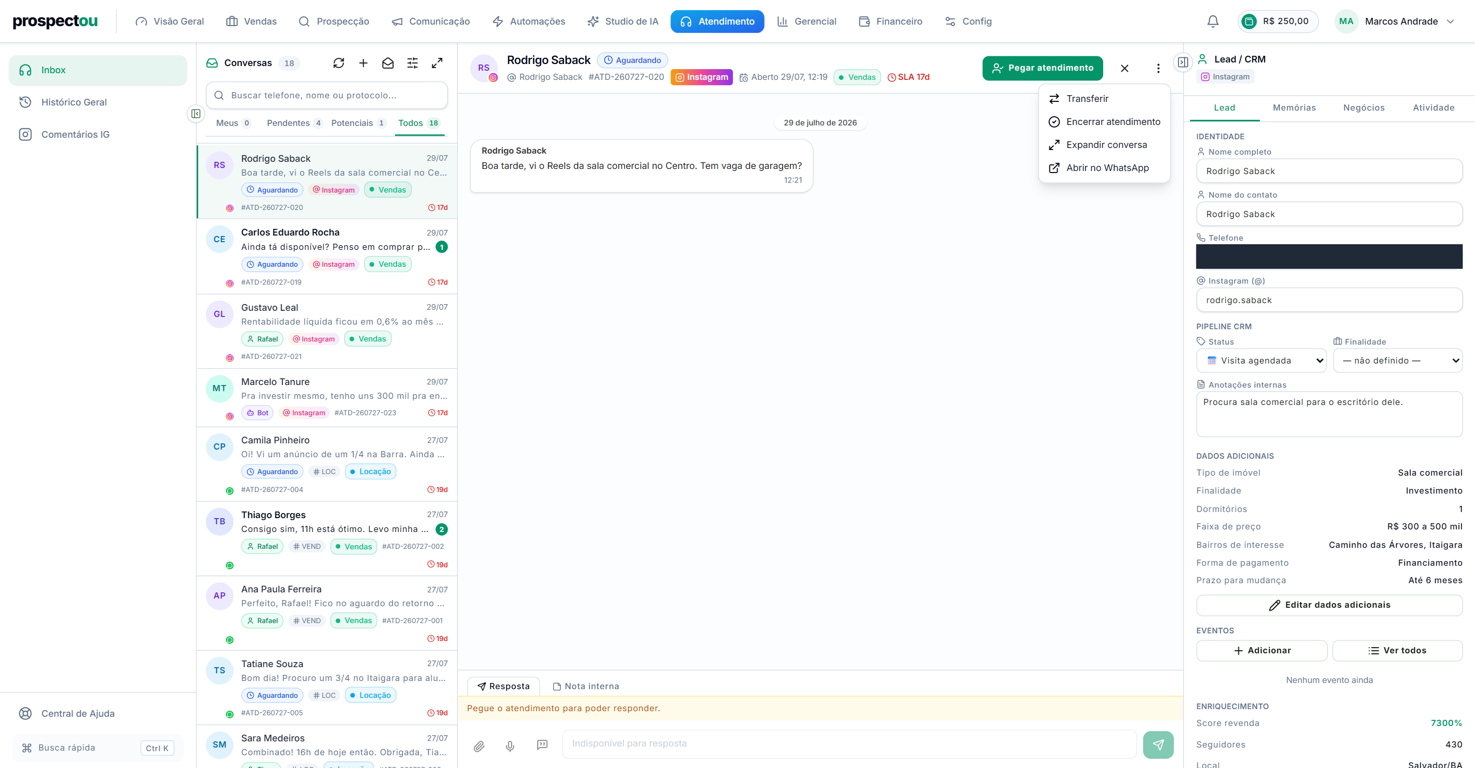 Menu de ações da conversa aberto, com as opções Transferir, Encerrar atendimento, Expandir conversa e Abrir no WhatsApp